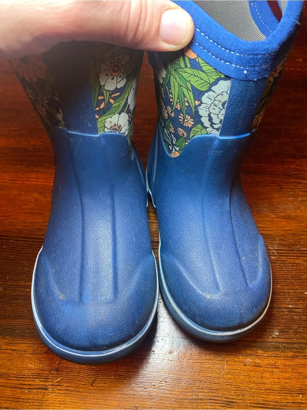 EUC Size 9 Little Kid Insulated Bogs Blue Floral Pull-On Rain Boots w/ Neoprene